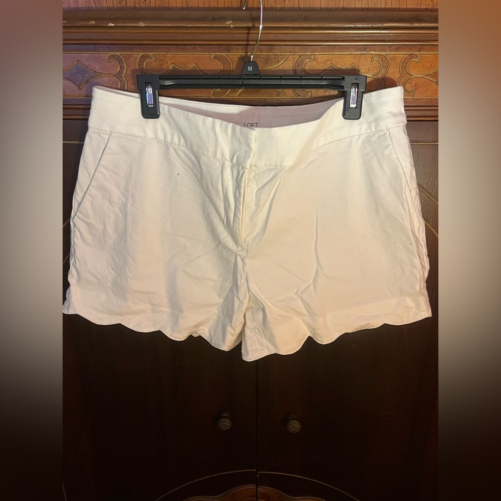 LOFT white shorts / size 10 / never worn